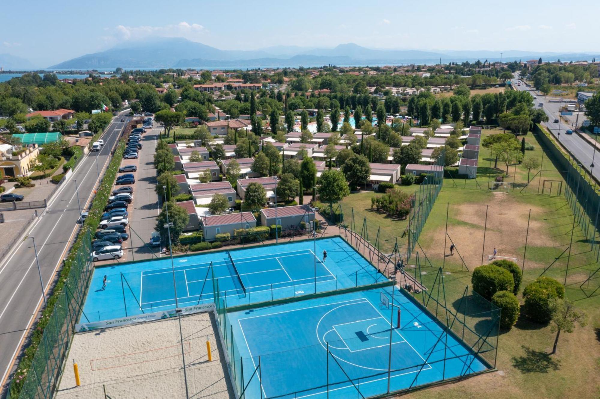 דסנזאנו דל גארדה San Francesco Camping Village מראה חיצוני תמונה